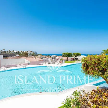 Family In Luxury Complex In La Caleta Mg5 *