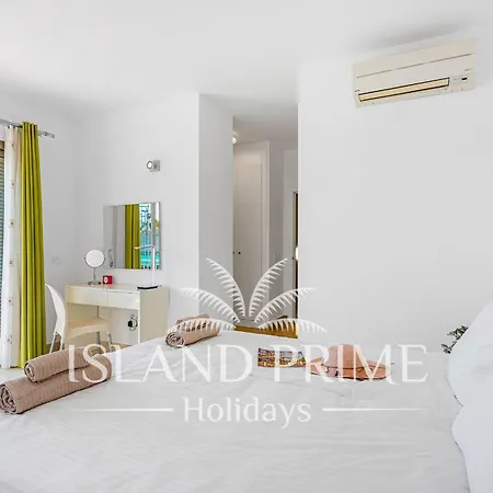 Family In Luxury Complex In La Caleta Mg5 Costa Adeje (Tenerife)