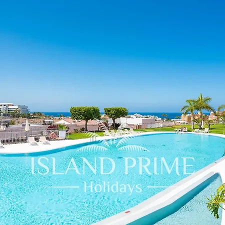 Family In Luxury Complex In La Caleta Mg5