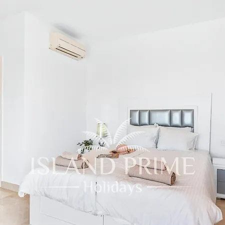 Family In Luxury Complex In La Caleta Mg5 Apartman *