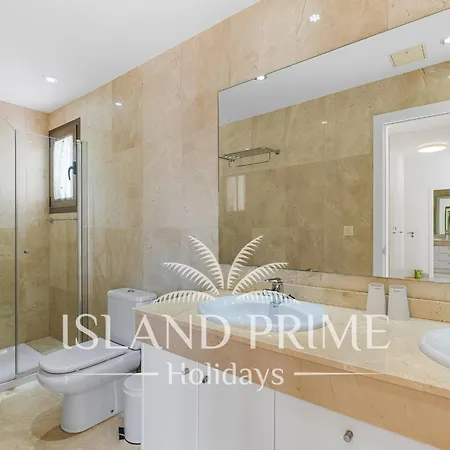 Family In Luxury Complex In La Caleta Mg5 Адехе