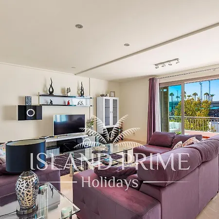 Family In Luxury Complex In La Caleta Mg5 *