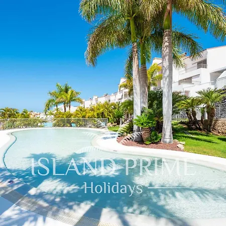 Family In Luxury Complex In La Caleta Mg5