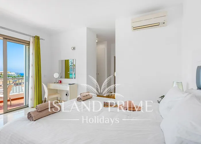 Family In Luxury Complex In La Caleta Mg5 Costa Adeje (Tenerife)