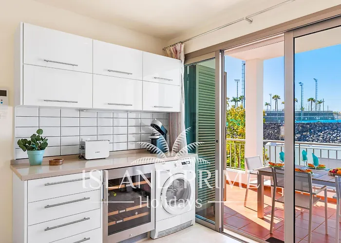 Family In Luxury Complex In La Caleta Mg5