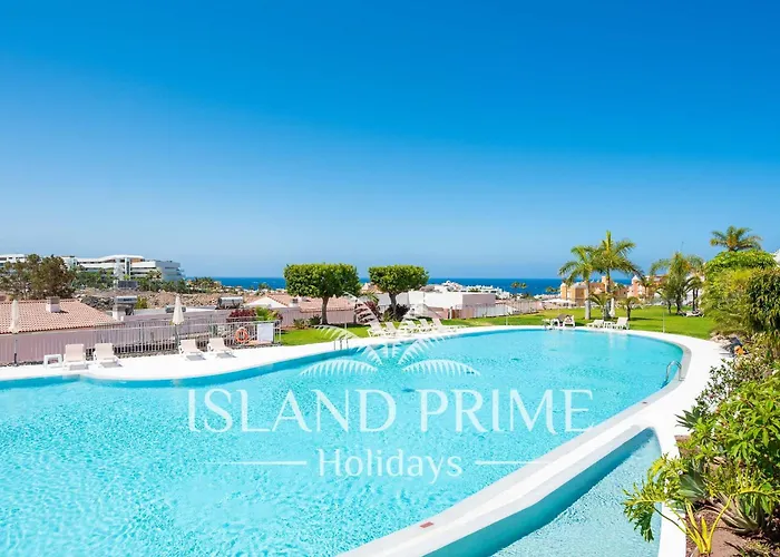 Family In Luxury Complex In La Caleta Mg5