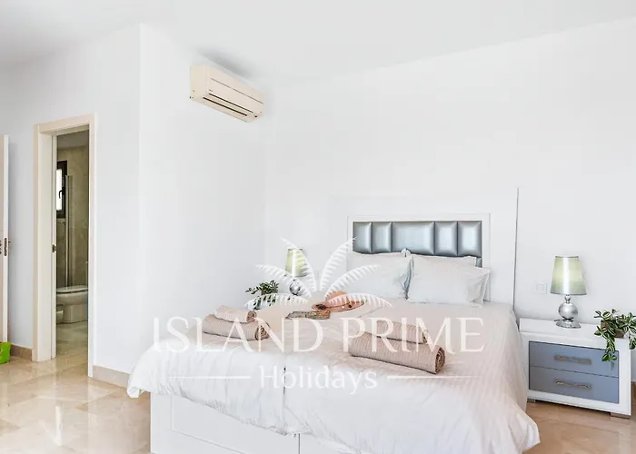 Family In Luxury Complex In La Caleta Mg5 Apartment *