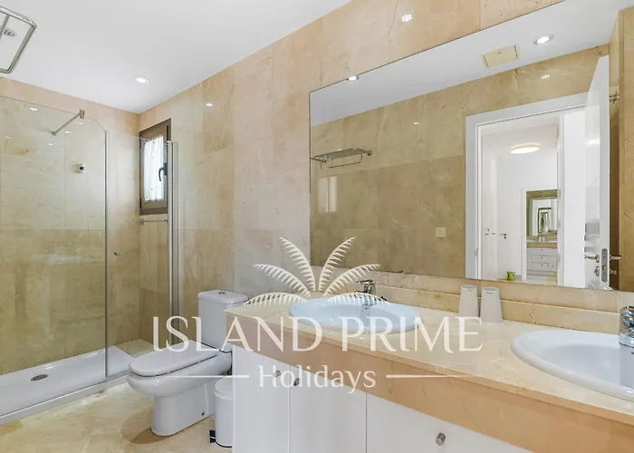 Family In Luxury Complex In La Caleta Mg5 Costa Adeje (Tenerife)