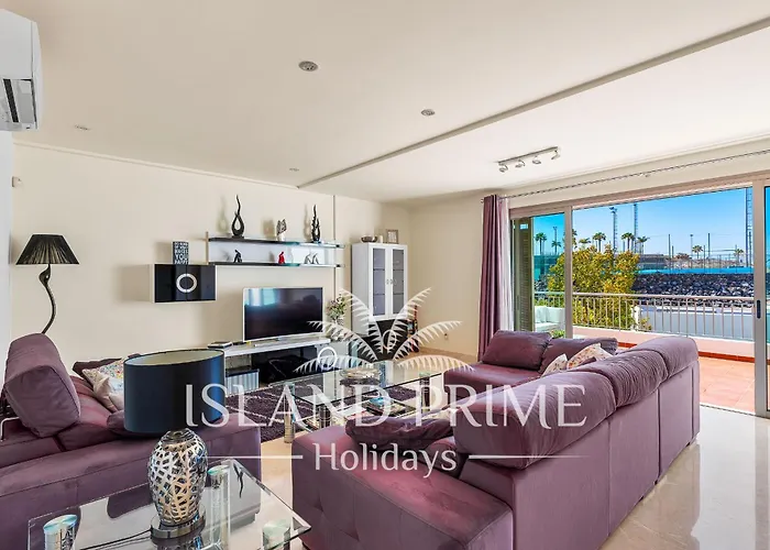 Family In Luxury Complex In La Caleta Mg5 *