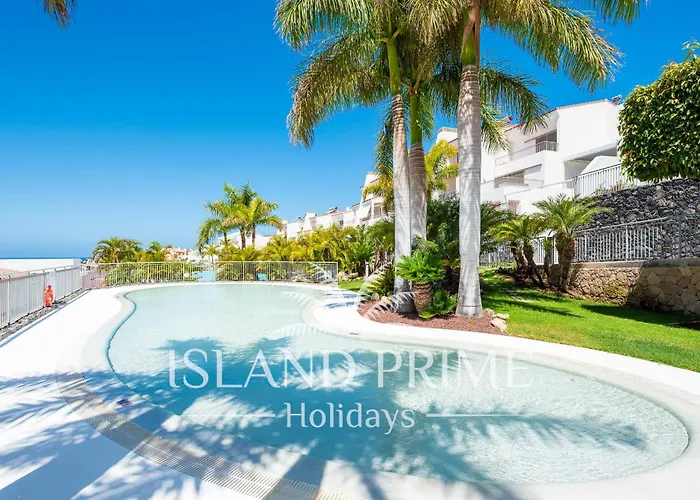 Family In Luxury Complex In La Caleta Mg5